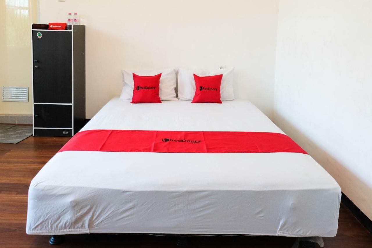Reddoorz Near Ahmad Yani Airport 3 Hotel Semarang Ngoại thất bức ảnh