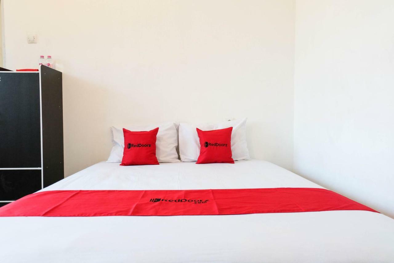 Reddoorz Near Ahmad Yani Airport 3 Hotel Semarang Ngoại thất bức ảnh