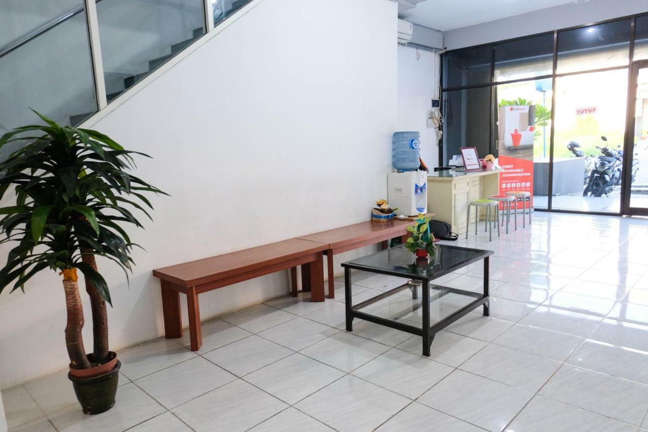 Reddoorz Near Ahmad Yani Airport 3 Hotel Semarang Ngoại thất bức ảnh