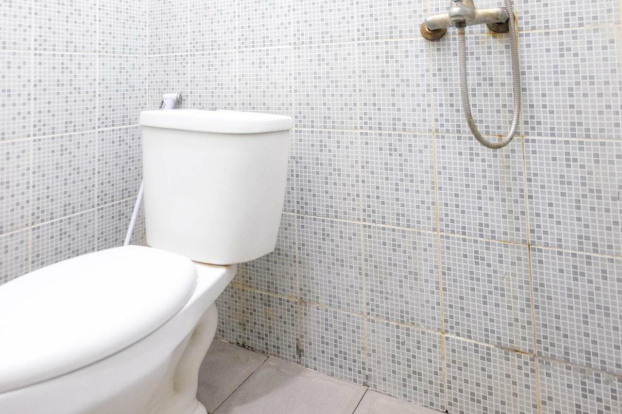 Reddoorz Near Ahmad Yani Airport 3 Hotel Semarang Ngoại thất bức ảnh